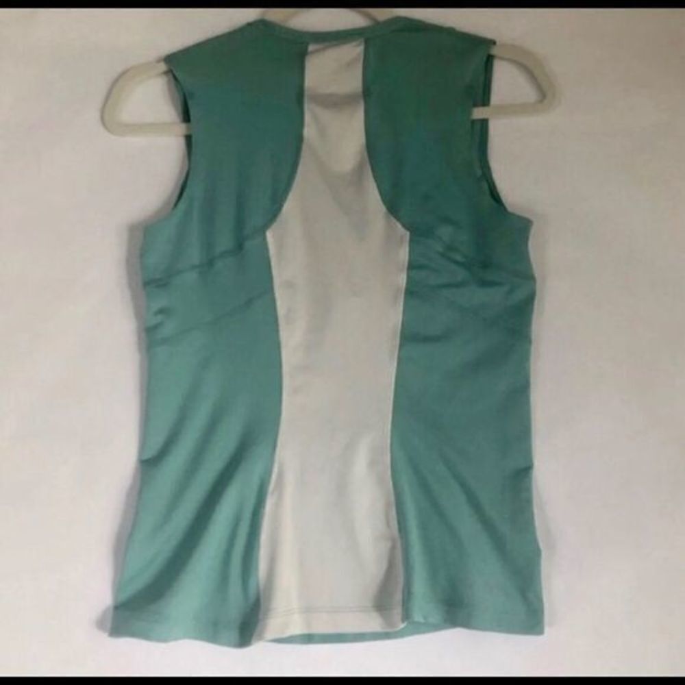 *30off3* NWOT. Nike Women’s‎ Dri Fit Aqua Top - Picture 4 of 5